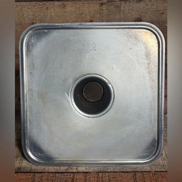 Vintage Mirro Square Aluminum 2 pc Angel Food Bunt Cake Pan 9" x 9" x 4" - Picture 7 of 8